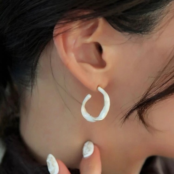 Elegant Gold & Ivory Marbled Cuff Hoop Earrings - Picture 2 of 3